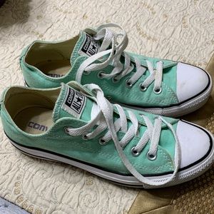 Price drop💕EUC low top Converse